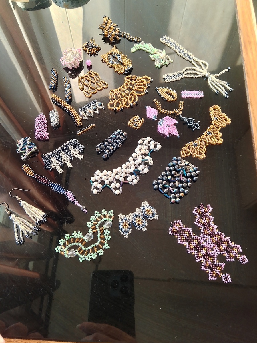 Образцы изделий из бисера. Фото автора.