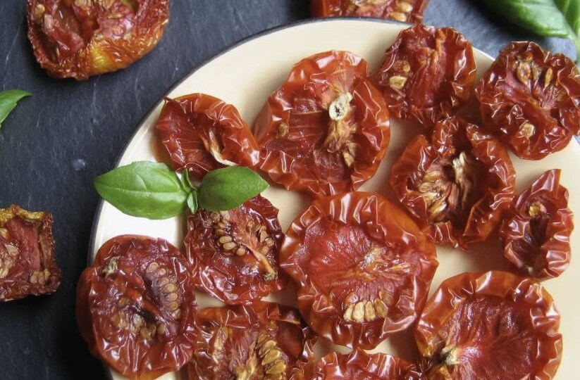 Вяленые томаты дома: простой рецепт, который заменяет дорогие магазинные