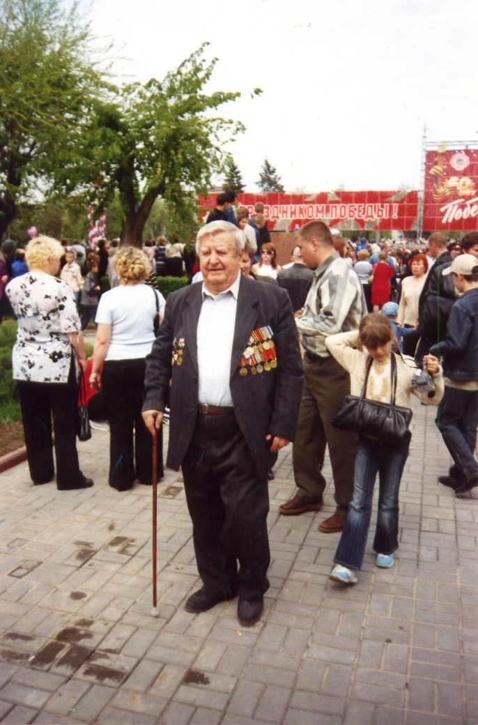 Ильин Алексей Фёдорович на площади Павших Борцов, г. Волгоград, 9 мая 2005 год // (фото из архива автора)