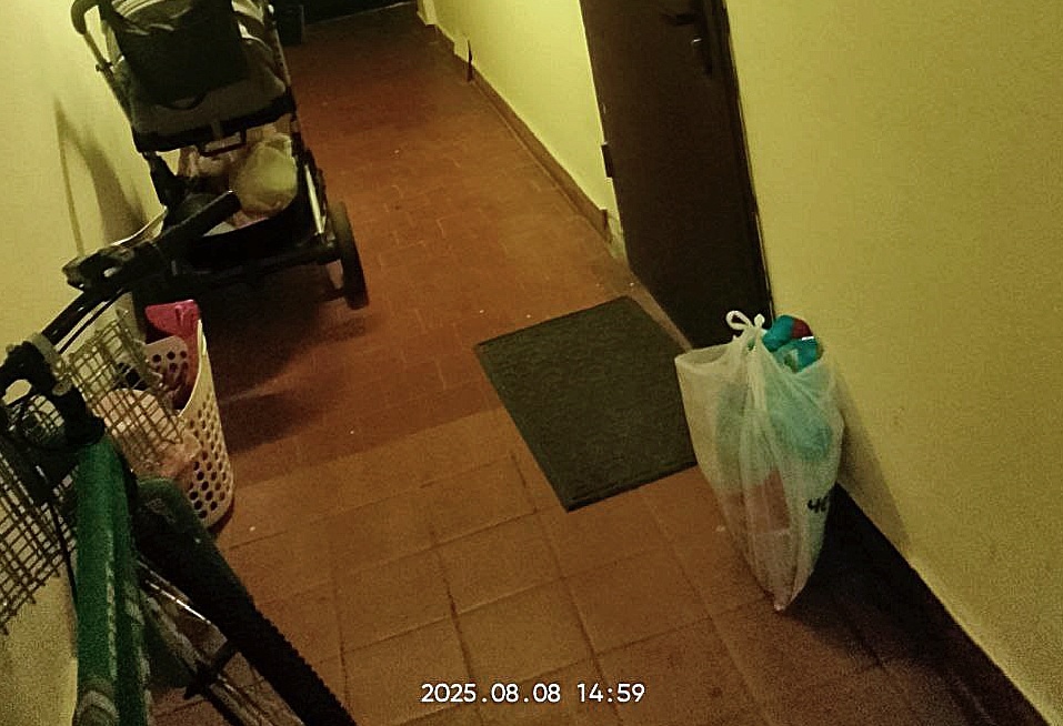 Оставьте у двери... Оставил.