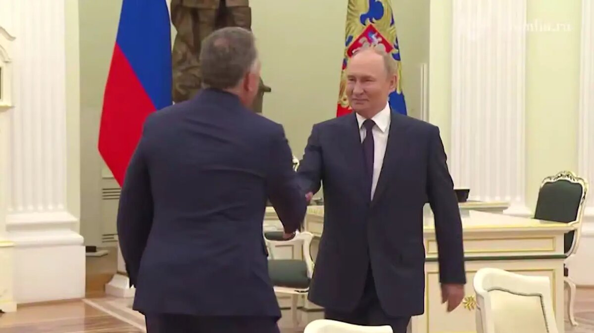    Путин и Уиткофф на встрече 6 августа. Фото: стоп-кадр видео от пресс-службы Кремля