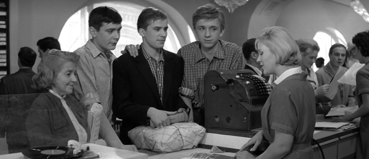 Кадр из кинофильма "Я шагаю по Москве", 1963 г., режиссер Георгий Данелия, сценарист Геннадий Шпаликов, композитор Андрей Петров (скриншот)