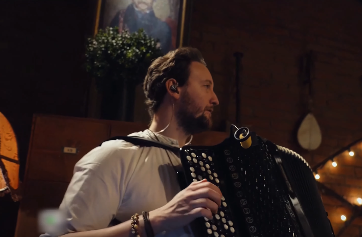 Баянист группы Пелагея