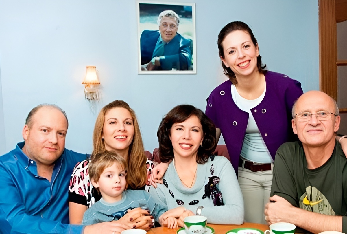 Елена Папанова с семьей