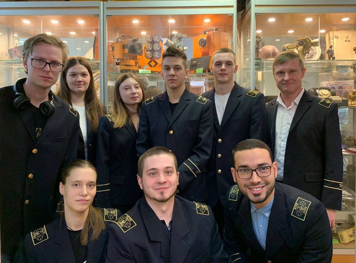 Наши на каком-то мероприятии - фото с официального сайта.