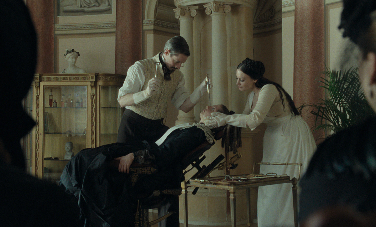 Источник: www.kinopoisk.ru/film/ 7229988/