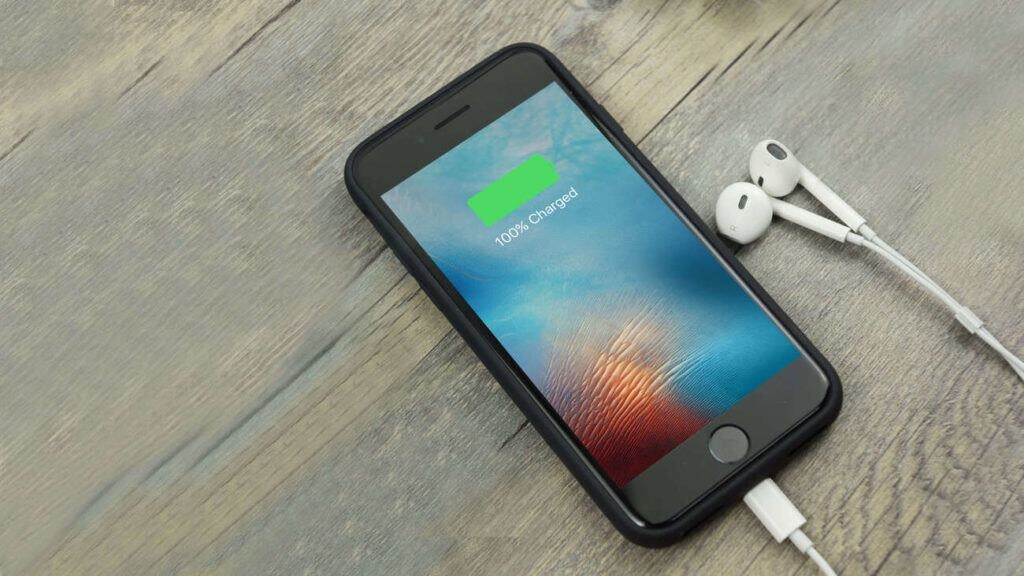 Причина 1. Постоянная зарядка до 100%