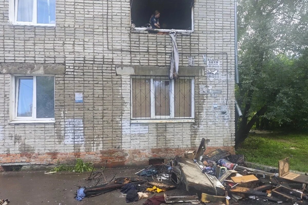    Пожарные спасли старушек из горящего дома в Комсомольске-на-Амуре