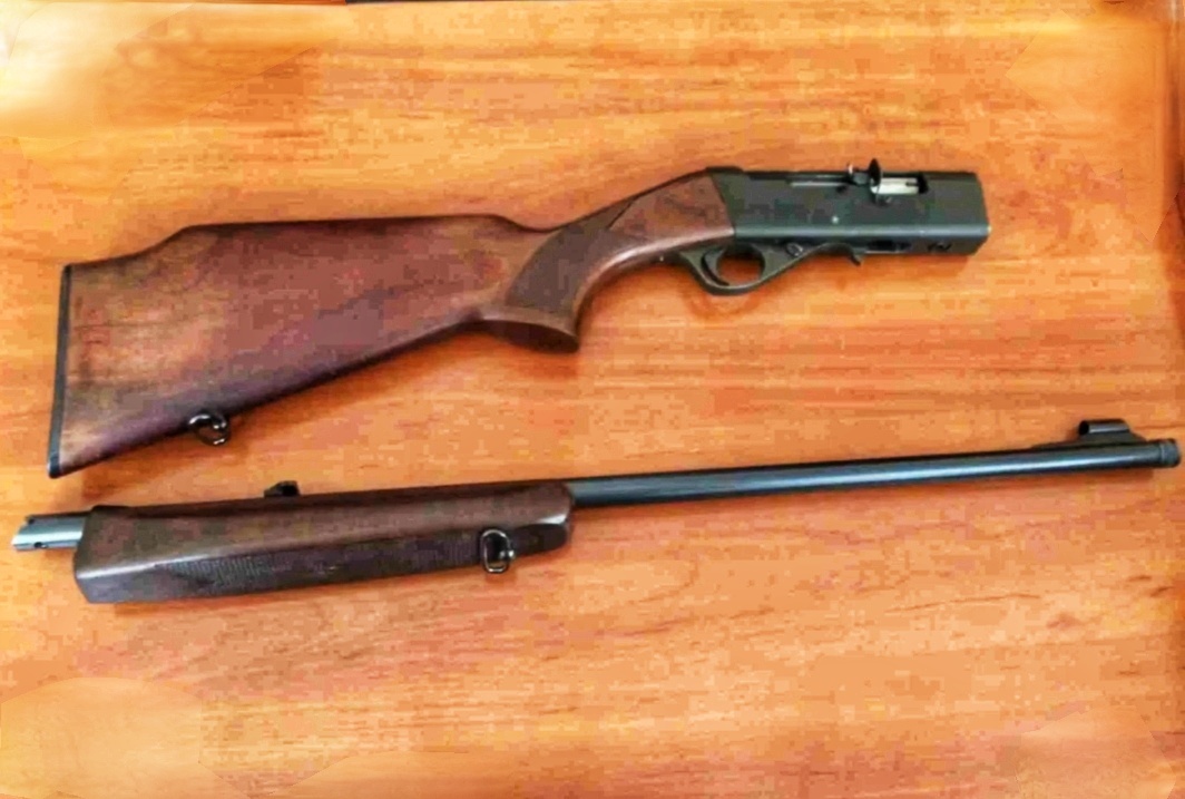 Anschutz 525 — это немецкий полуавтоматический карабин калибра 22 LR, заслуживший репутацию точной и надёжной малокалиберной винтовки, которая востребована среди охотников на мелкого пушного зверя и птицу, а также среди любителей спортивной стрельбы и тренировок по меткости.