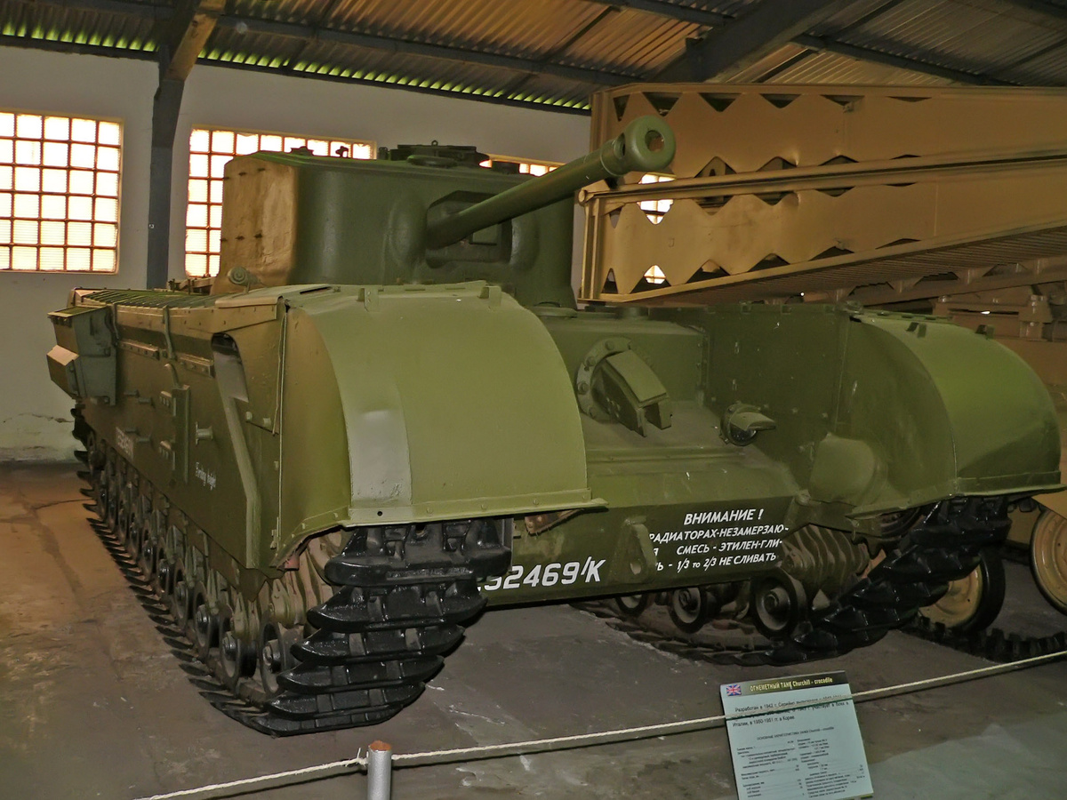 А так он стоял ранее. Апологетам "старой Кубинки" на заметку. 