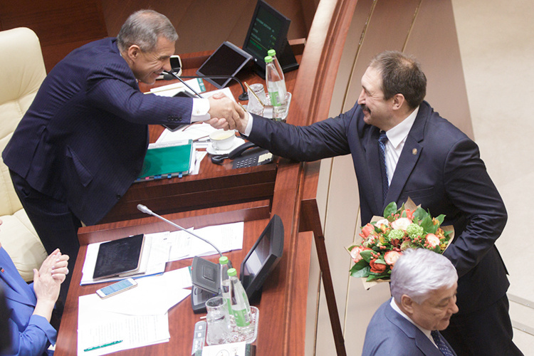    Говорят, что 61-летний Песошин сегодня как никогда полон сил и в полной мере вжился в кресло премьера, которое он занимает с апреля 2017-го. По всем признакам Минниханов полностью доволен своим премьером.   
Фото: «БИЗНЕС Online»