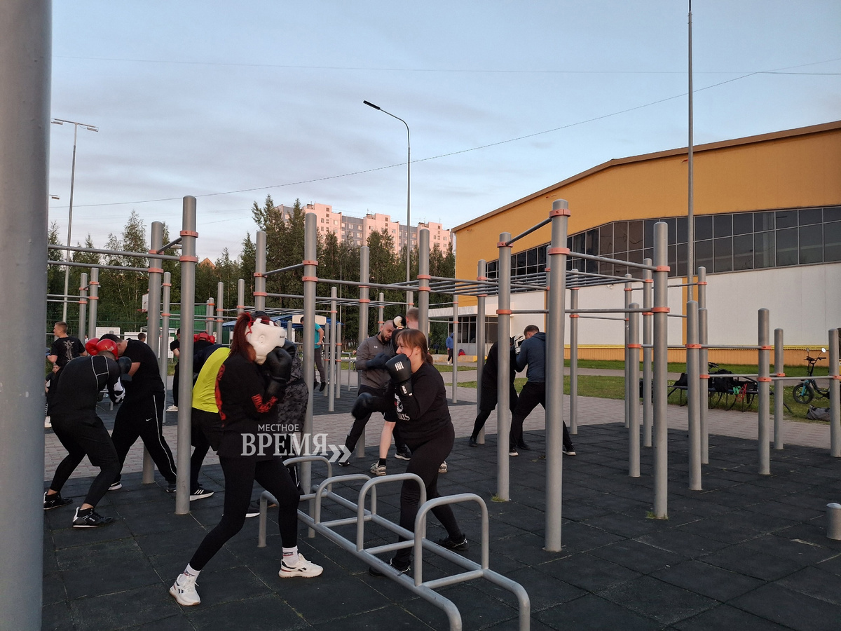    «Здесь не драка – здесь спорт»: в Нижневартовске боксируют на улице