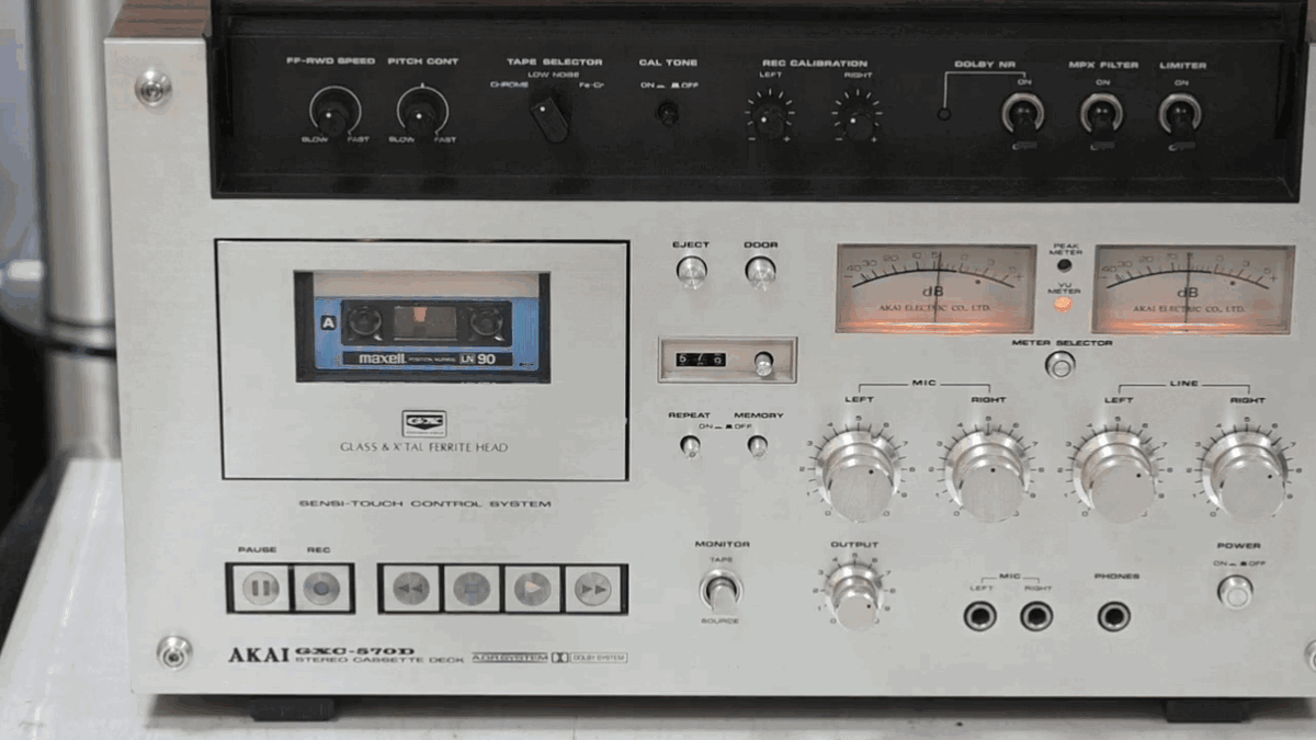 AKAI GXC-570D: топовая кассетная дека 70-х