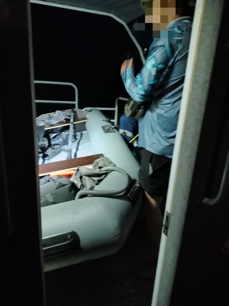    Ночью на Онежском озере спасены двое мужчин на надувной лодке без веслаГосударственный комитет Карелии по ОЖ и БН