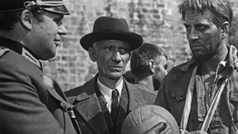 Кадр из фильма "Третий тайм", снятого в 1962 году к 20-летию матча.