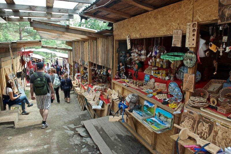 Чемал сегодня: горы сувениров вместо горных вершин. Источник Яндекс Картинки