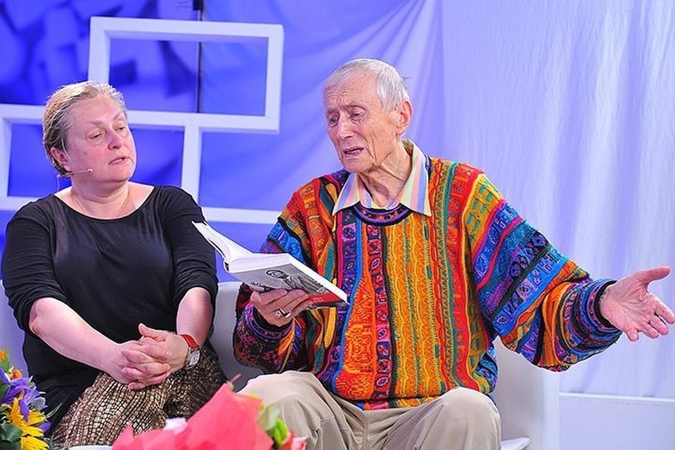    Накануне 75-й годовщины с начала Великой Отечественной Евгений Евтушенко приехал к нам в редакцию вместе со своей Музой и супругой - Марией Иван МАКЕЕВ