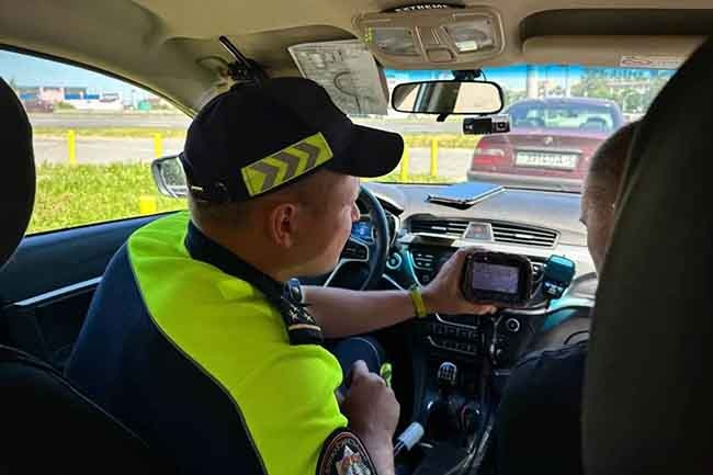 Чат-бот для общения с правоохранителями, куда можно было сообщить конкретно о правонарушении или преступлении, до сих пор не создан. Министр приказал сделать