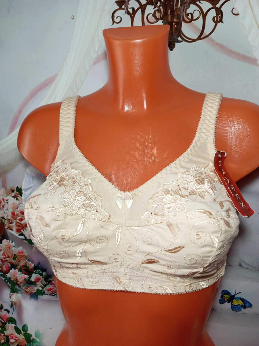 На самом деле он дороже. Но он последний и давно завис