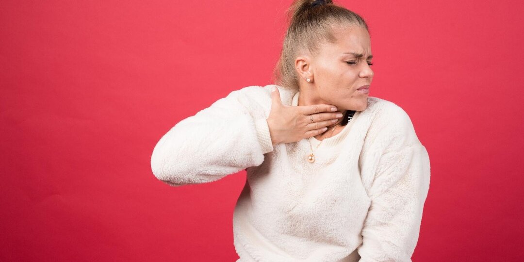 Стекает слизь по носоглотке — почему возникает постназальный затек и что делать?