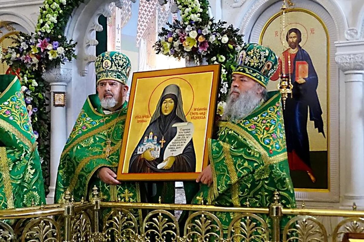    Игуменью Арсению канонизировали в 2016 г. (фото с торжественного богослужения в Усть-Медведицком монастыре).