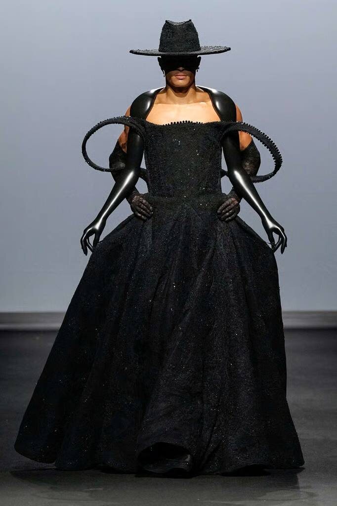 Robert Wun: модный взрыв, который переносит в другую реальность