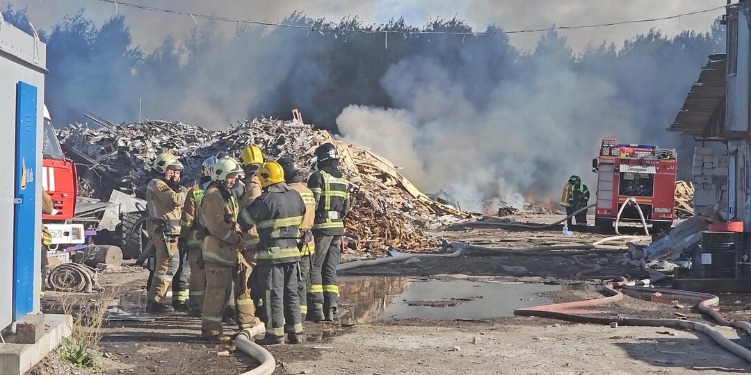 Пожар на складе на Волхонском шоссе тушили почти три часа
