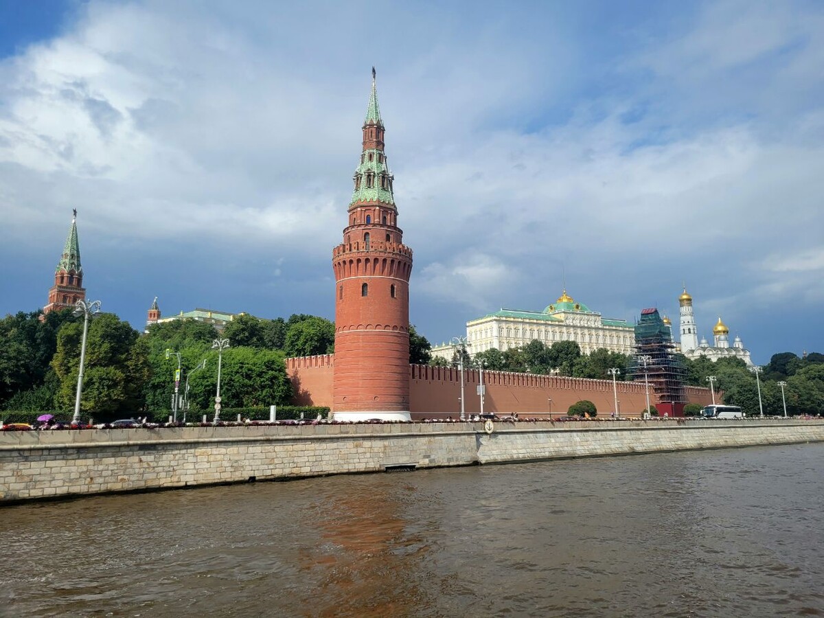 Московский Кремль с борта теплохода