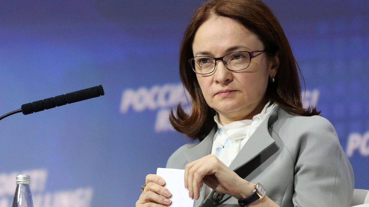 ЦБ снижает ключевую ставку, за ней падают и депозитные ставки