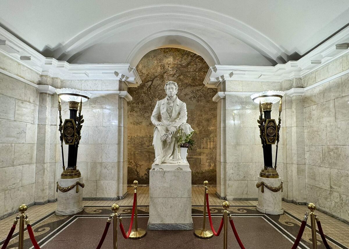 Метро в Петербурге настоящее произведение искусства. Станция Пушкинская