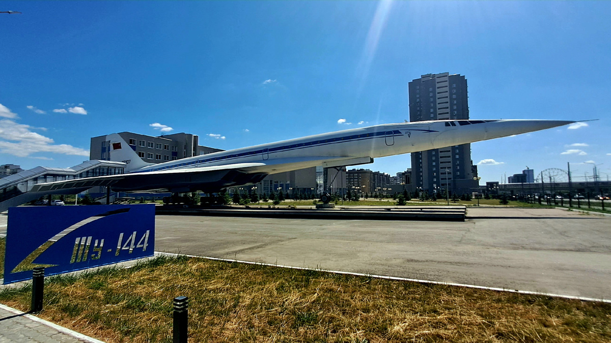 Самолёт Ту-144