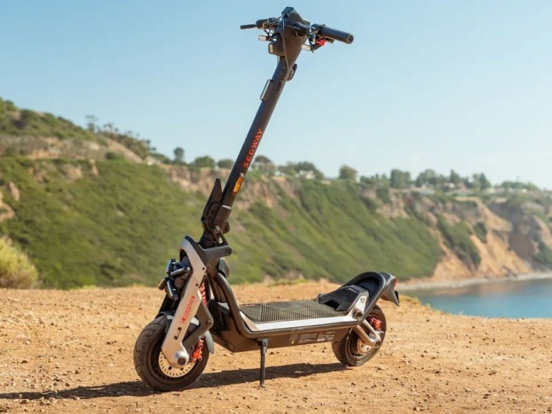    Электросамокат Segway GT3 Pro может проехать до 140 км на одном заряде