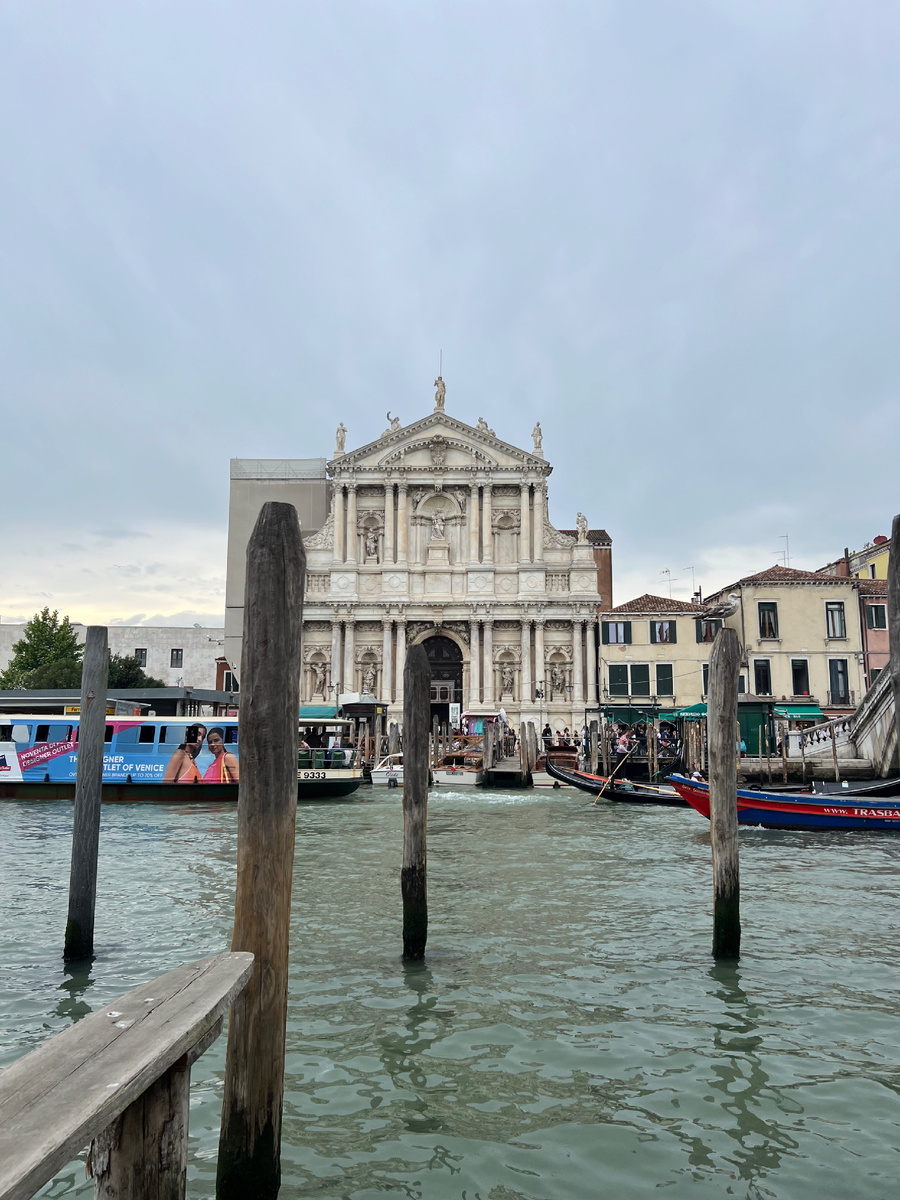 Церковь дельи Скальци (Santa Maria di Nazareth) - находится около жд вокзала
