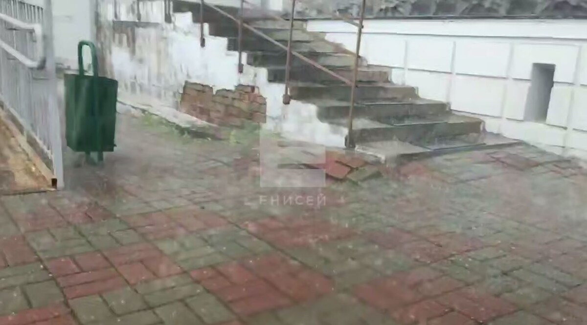     В Красноярск пришла обещанная непогода с дождем и градом