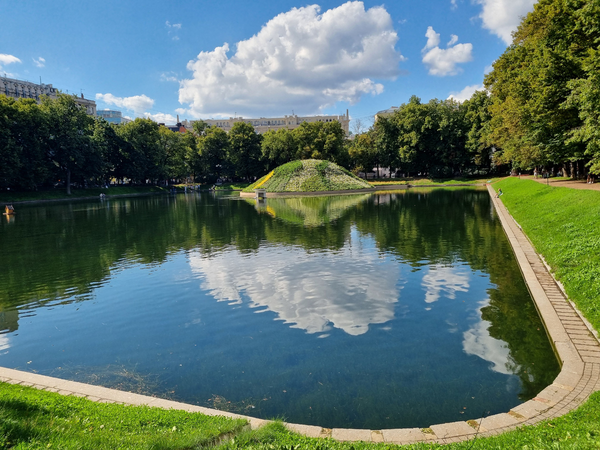 Патриаршие пруды. Фото автора статьи.
