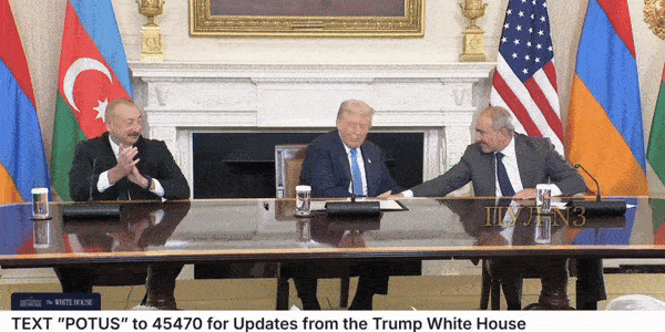    Под звуки аплодисментов Армения теряет суверенитет/Видео из ТГ-канала "Пул №3"