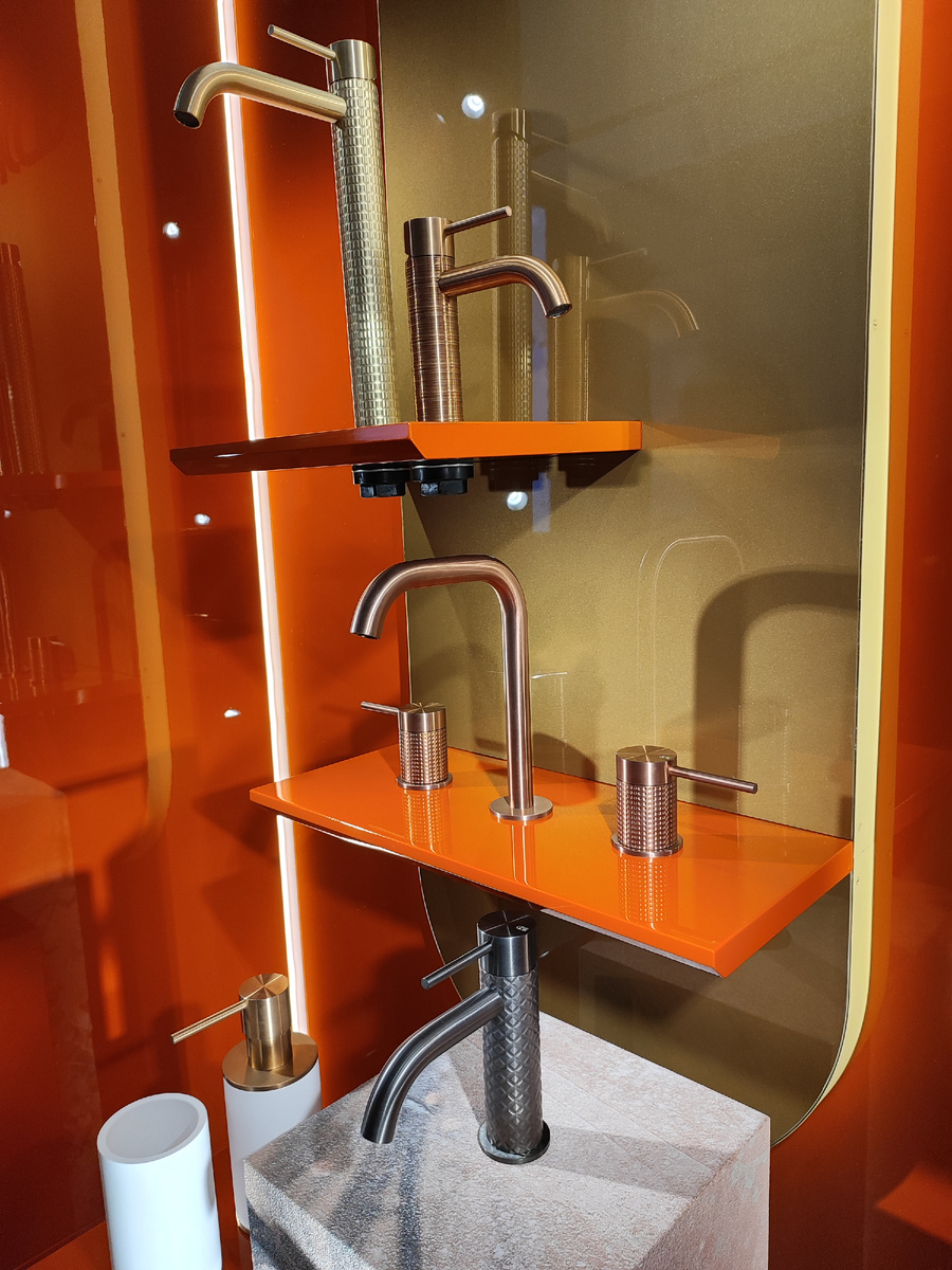 Эти красавцы живут в мокрых зонах