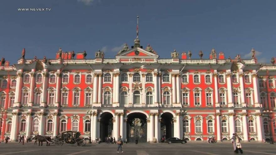 Источник: https://www.fiesta.ru/spb/live/nado-znat-skolko-raz-perekrashivali-zimniy-dvorets/