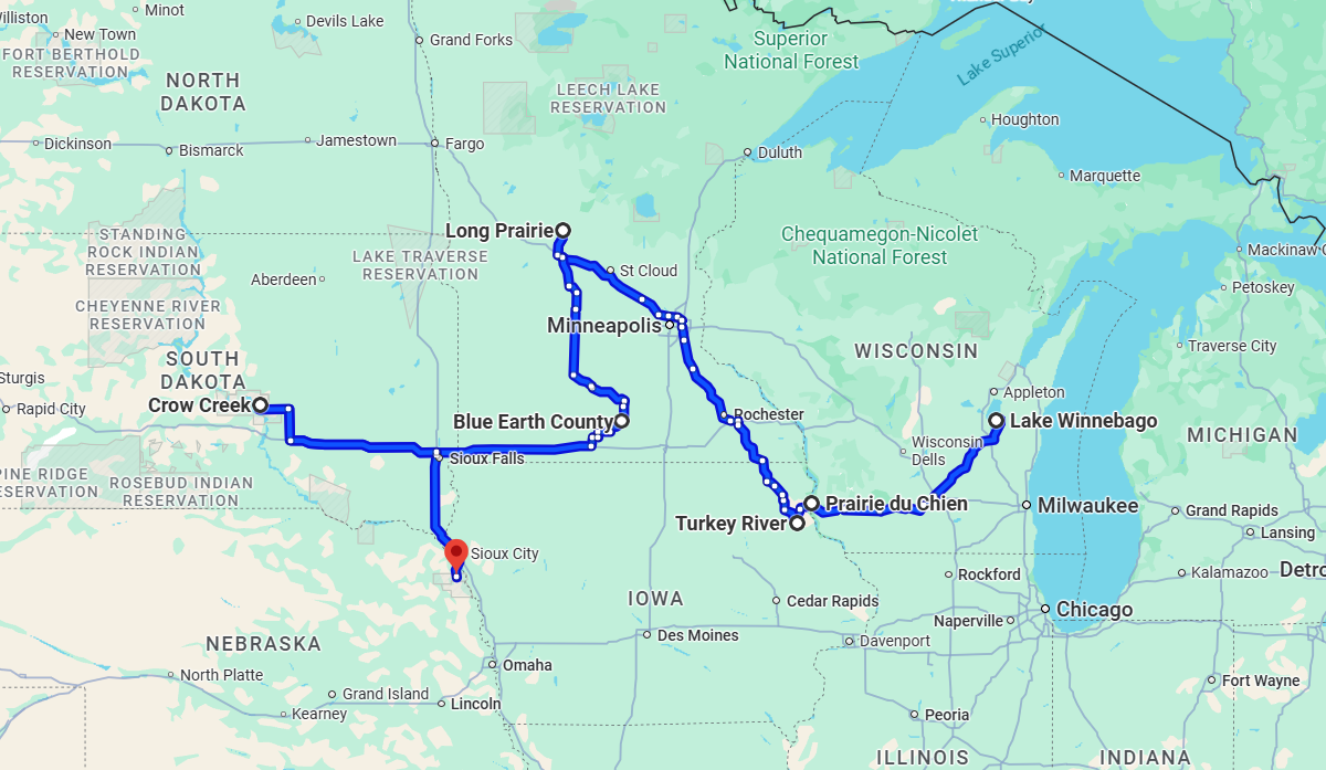 На всякий случай - примерный (современный) маршрут по местам упомянутых перемещений Виннебаго. Последняя точка - поселок Виннебаго в резервации Виннебаго при таком масштабе не виден, он недалеко к югу от Сиу-Сити. (Borrowed from here (thanks, Google): https://www.google.com/maps/@46.0496288,-100.7095531,6z?hl=en&entry=ttu&g_ep=EgoyMDI1MDcyMS4wIKXMDSoASAFQAw%3D%3D)