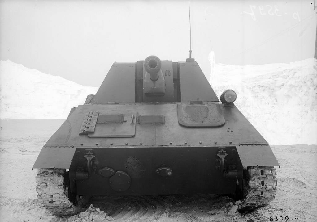 "Нос" САУ СУ-71 от Горьковского автозавода. Фотография в свободном доступе.