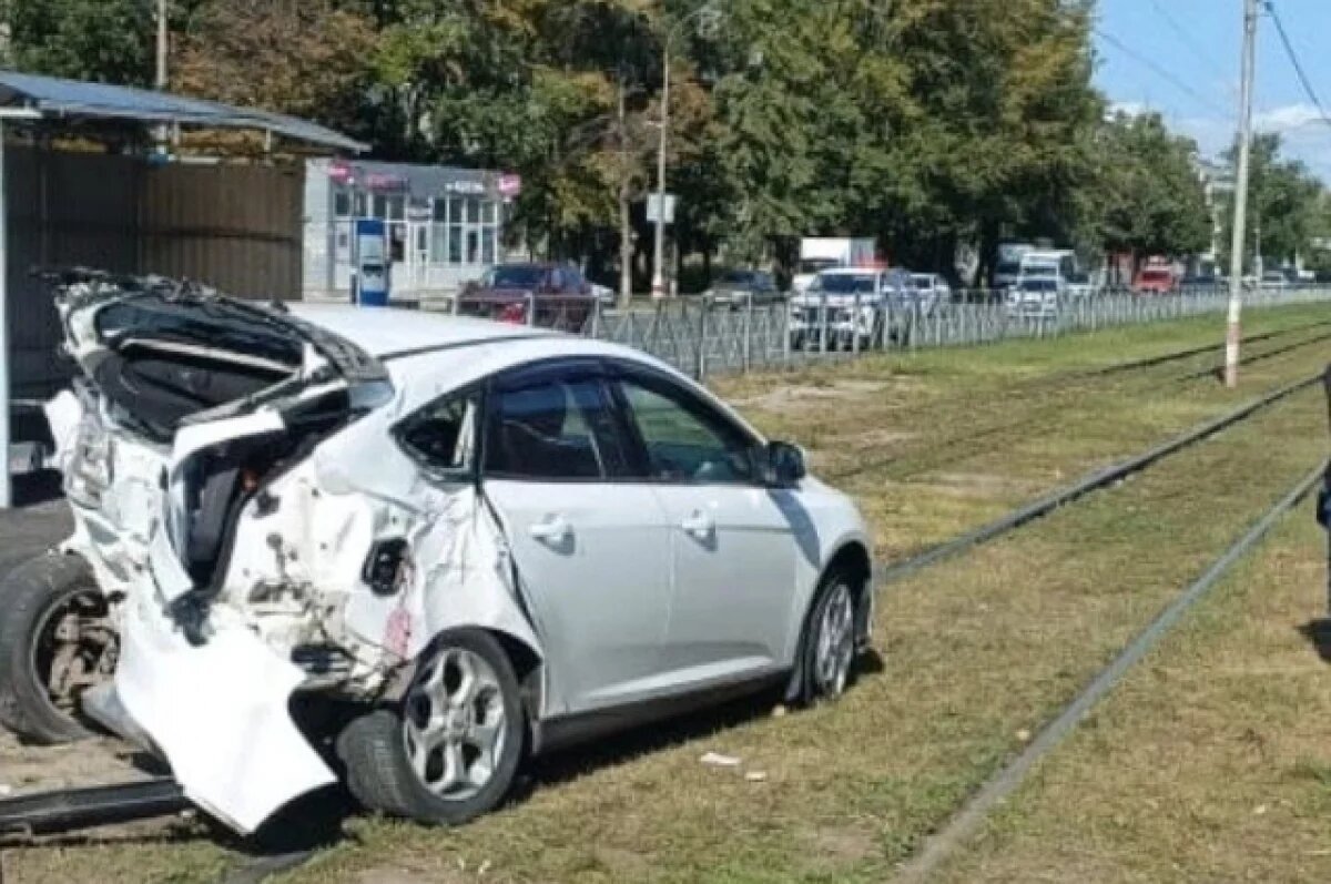    ДТП на Радищева и Нариманова парализовали движение трамваев