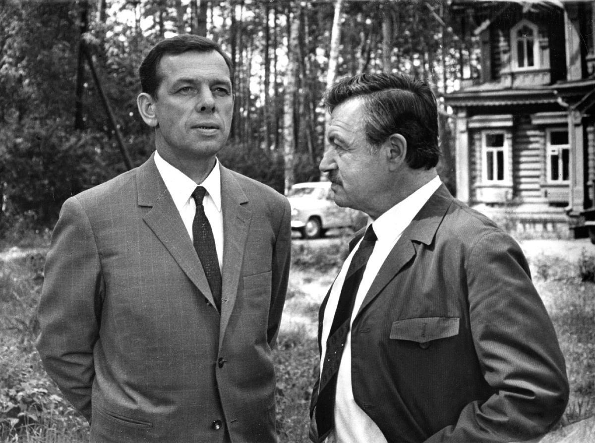 Кадр из фильма «Судьба резидента»