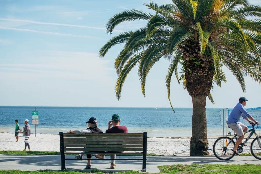 Сент-Пи́терсберг