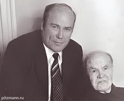 Слева писатель, поэт, публицист Ф. И. Чуев, справа В. М. Молотов. Фото с сайта "Лучшие русские поэты и стихи" https://pitzmann.ru/