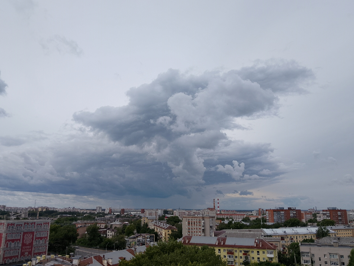 Причудливые облака перед ливнем, фото автора