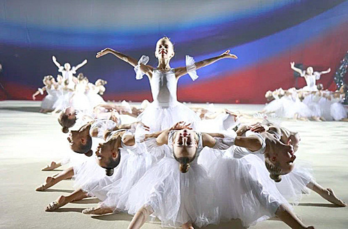    Выступление аксайских гимнасток на новогоднем гала-концерте. / ФОТО из архива СШ № 1 Администратор