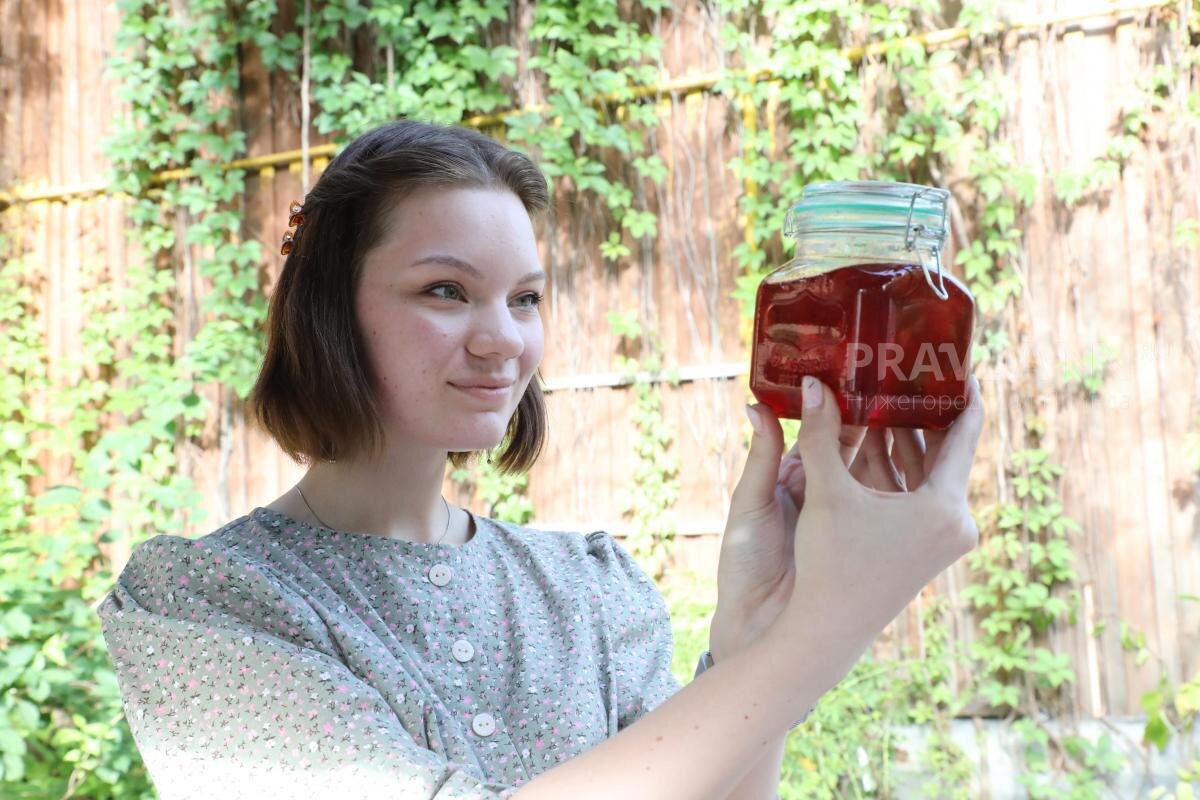    В большинстве случаев плесень появляется на поверхности варенья из-за плохой герметичности крышки