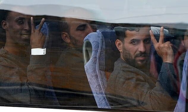 Депортированные мигранты.