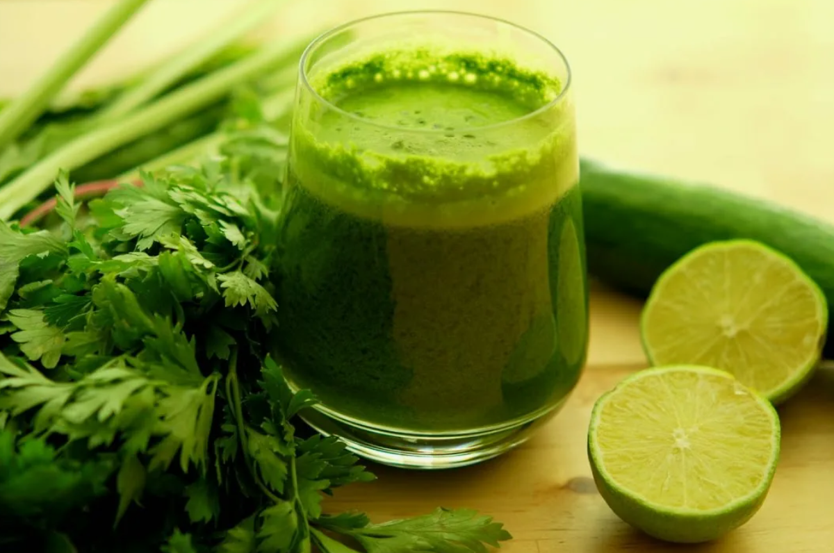  В Индии и странах Азии кинзу специально добавляют в тяжёлую пищу.