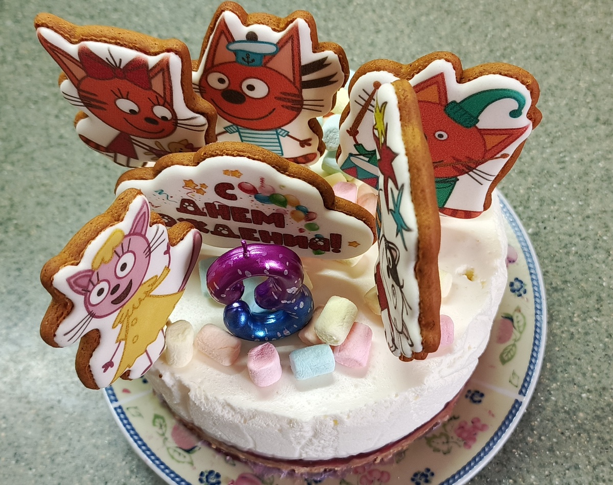 Торт-суфле или чизкейк без выпечки, кому как больше нравится.